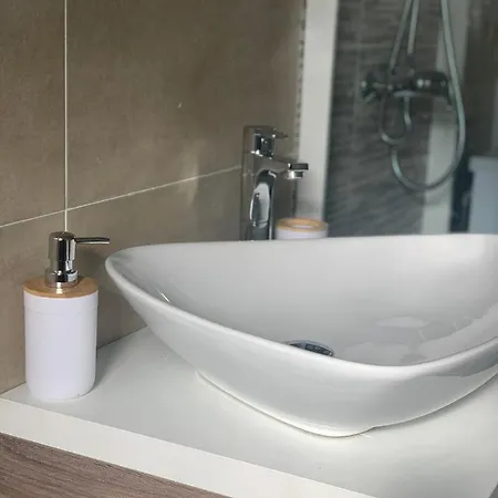 Appartement Iris 128: Il Terrazzino Sul Giardino